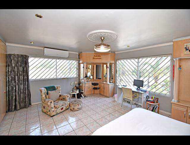 4 BEDROOM HOUSE FOR SALE IN MAYFAIR WEST